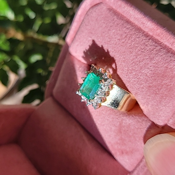 14k Vintage Emeral Ring - Picture 3 of 7